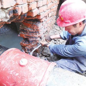 安徽阜陽(yáng)：不畏烈日，他們走遍大街小巷