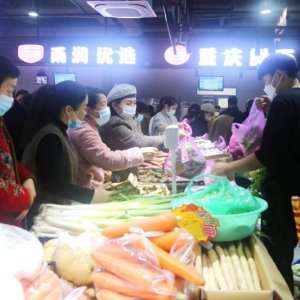 阜陽(yáng)市城南新區(qū)首家智慧農(nóng)貿(mào)市場(chǎng)正式開(kāi)門(mén)納客